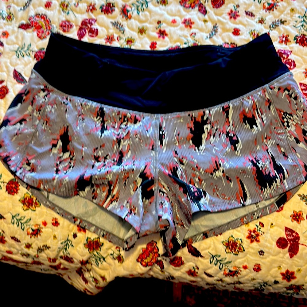 Size 4 speed up short lululemon